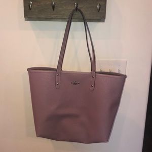 Large Coach bucket bag- *comes with zip up pouch*